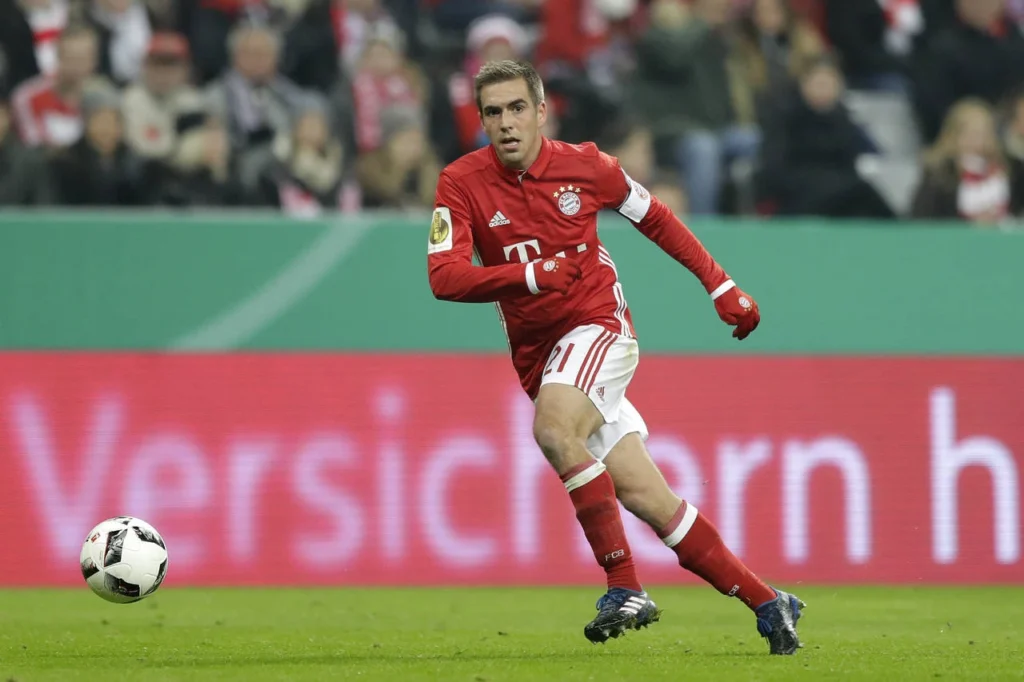 Học cách dẫn bóng và phán đoán như Philipp Lahm trong các buổi tập hàng ngày