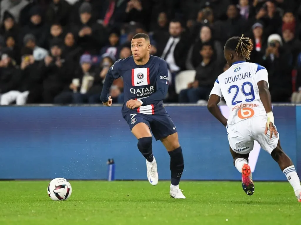 Kylian Mbappé là cầu thủ chạy nhanh nhất thế giới với 38 km/h trong pha bứt tốc