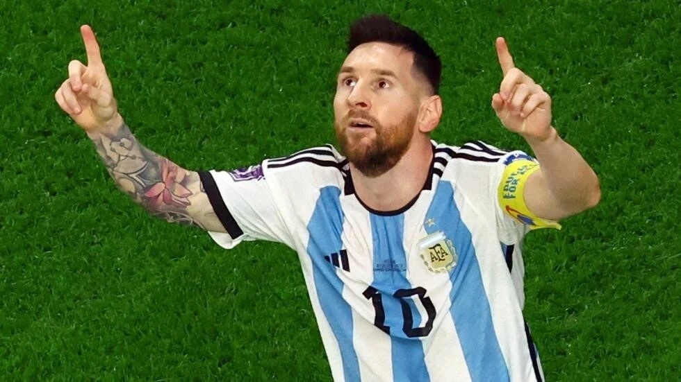 Biệt danh Lionel Messi là Bọ Chét Nguyên Tử vì sự nhỏ bé nhưng sức mạnh và tốc độ cực nhanh.