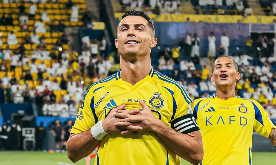 Cristiano Ronaldo ghi bàn trong trận đấu bóng đá